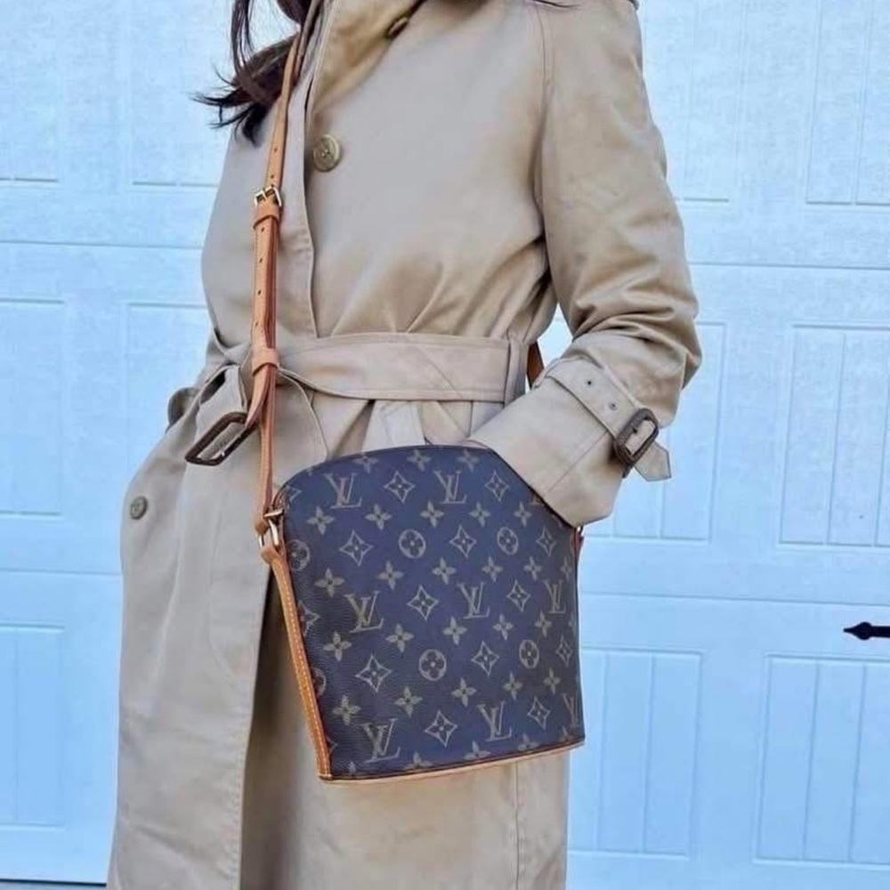 💎 AUTHENTIC 💎 Louis vuittton Monogram Crossbody Bag